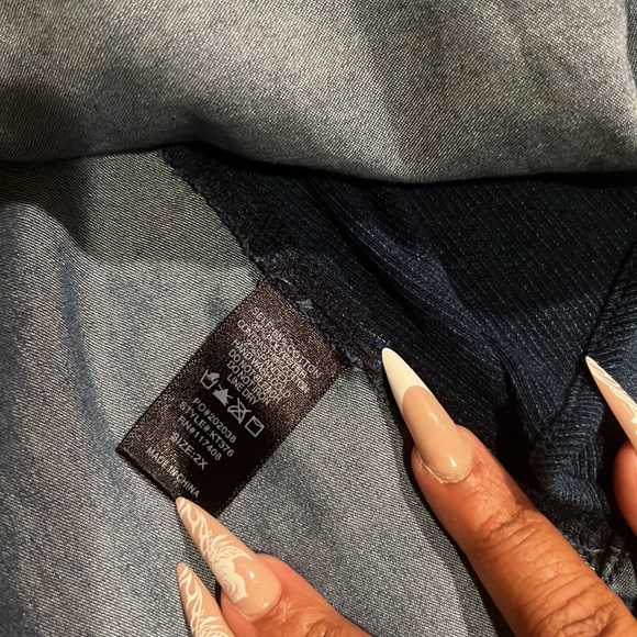 ~Denim Lapel Shacket w/Button Down Closure & Breasted Pockets~ - Picture 9 of 9